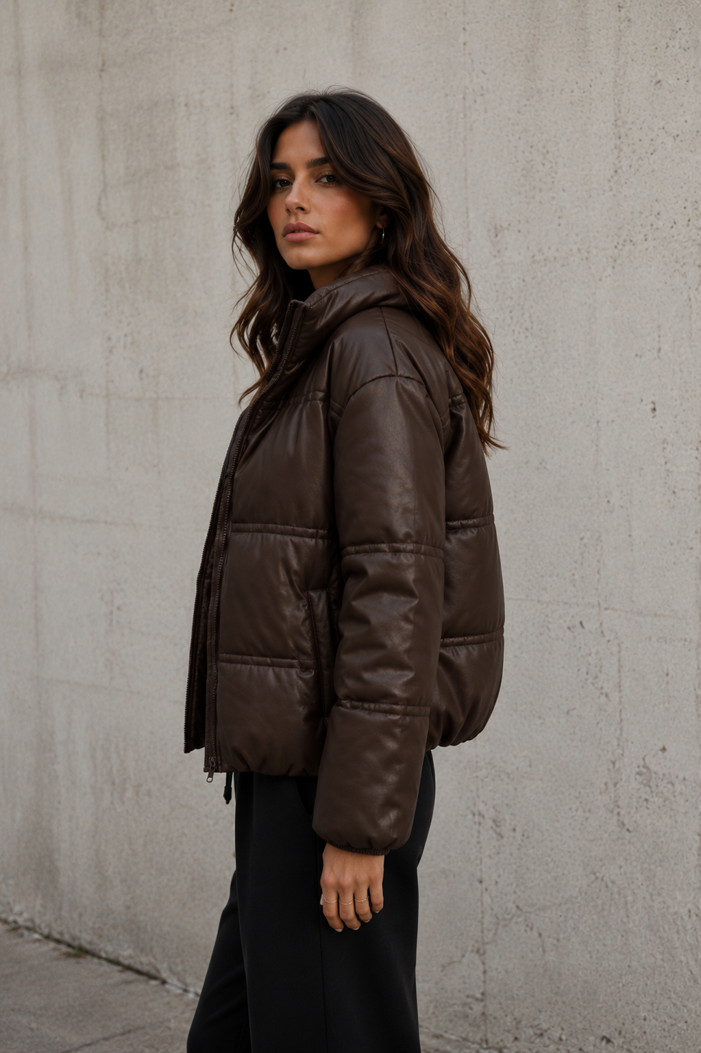 JAQUETA PUFFER COURO OVERSIZED CAPUZ