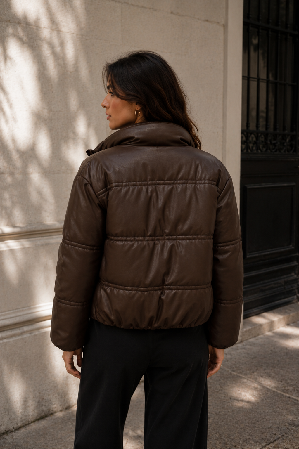 JAQUETA PUFFER COURO OVERSIZED CAPUZ