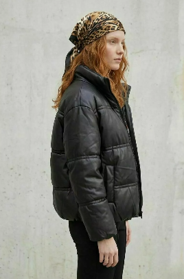 JAQUETA PUFFER COURO OVERSIZED CAPUZ