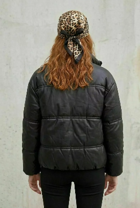 JAQUETA PUFFER COURO OVERSIZED CAPUZ
